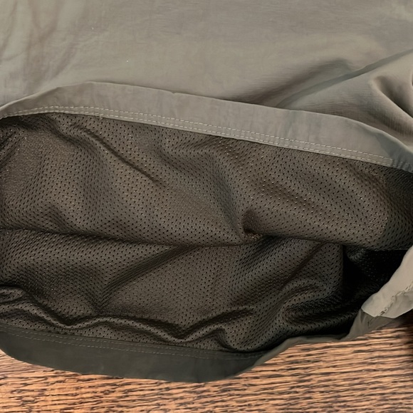 Mountain Hardwear hardware shorts men’s hiking trek beach summer green large - Picture 6 of 7